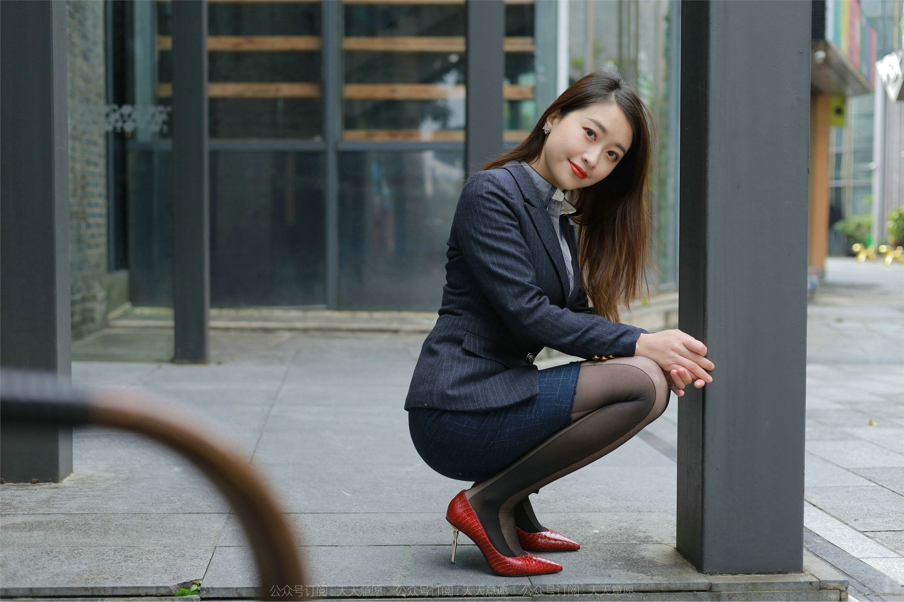 IESS异思趣向  2022.04.25 丝享家 1070：小婕《红鞋职业装》